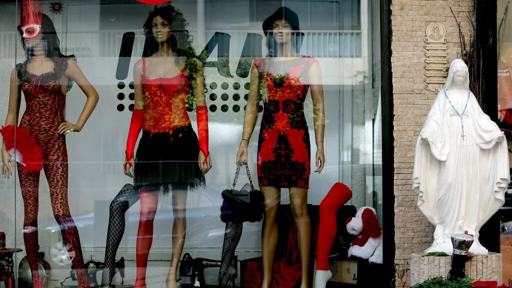 Magasin de lingerie dans le quartier de Aïn al-Rummaneh, à Beyrouth (AFP/Joseph Eid)