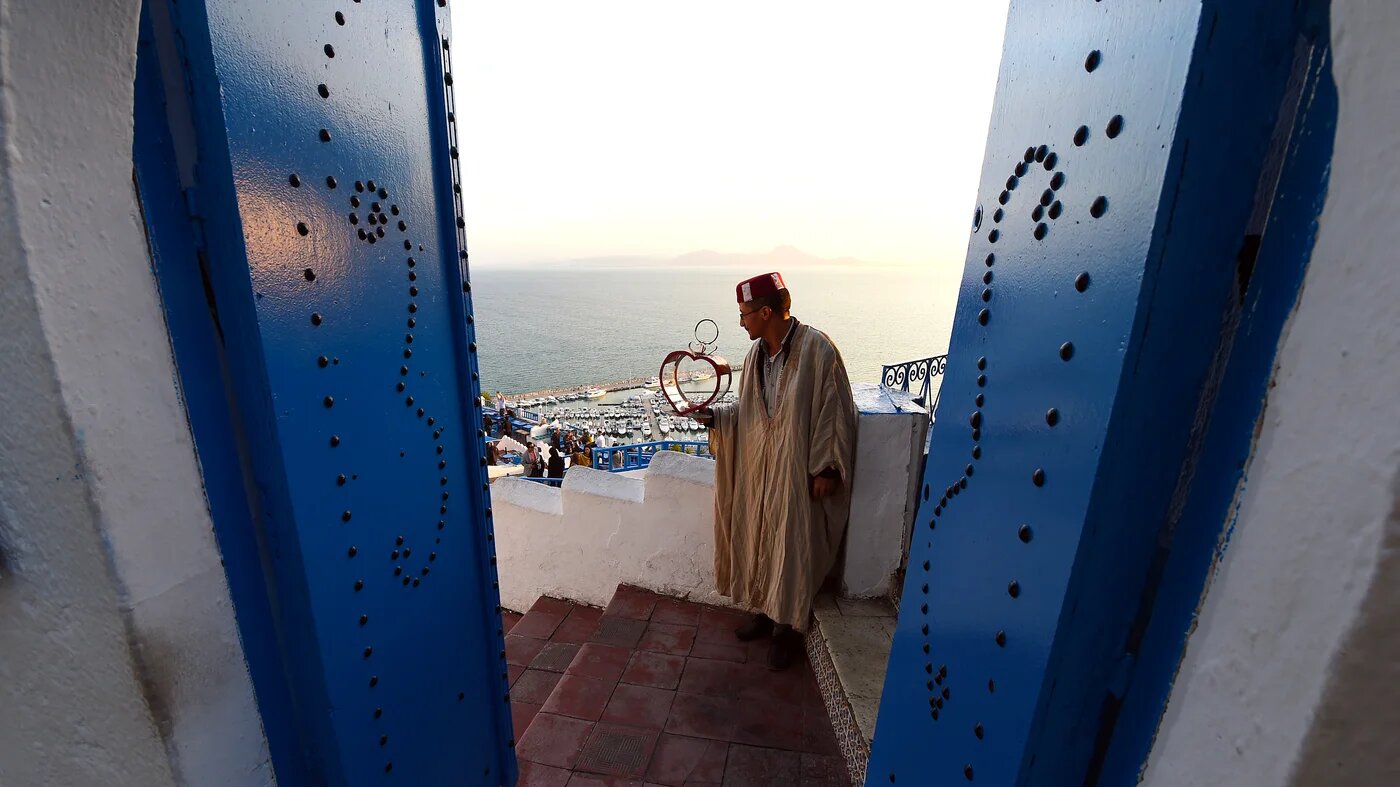Le très touristique village de Sidi Bou Saïd, à 15 km de Tunis (AFP)