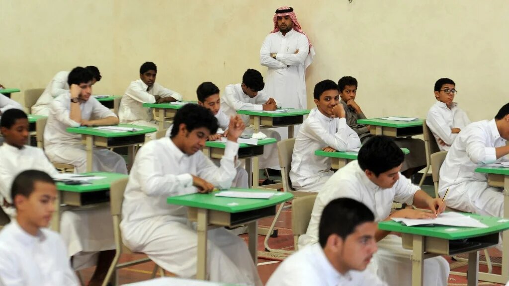 Des étudiants saoudiens dans la ville portuaire de Djeddah, sur la mer Rouge (AFP/Amer Salem)