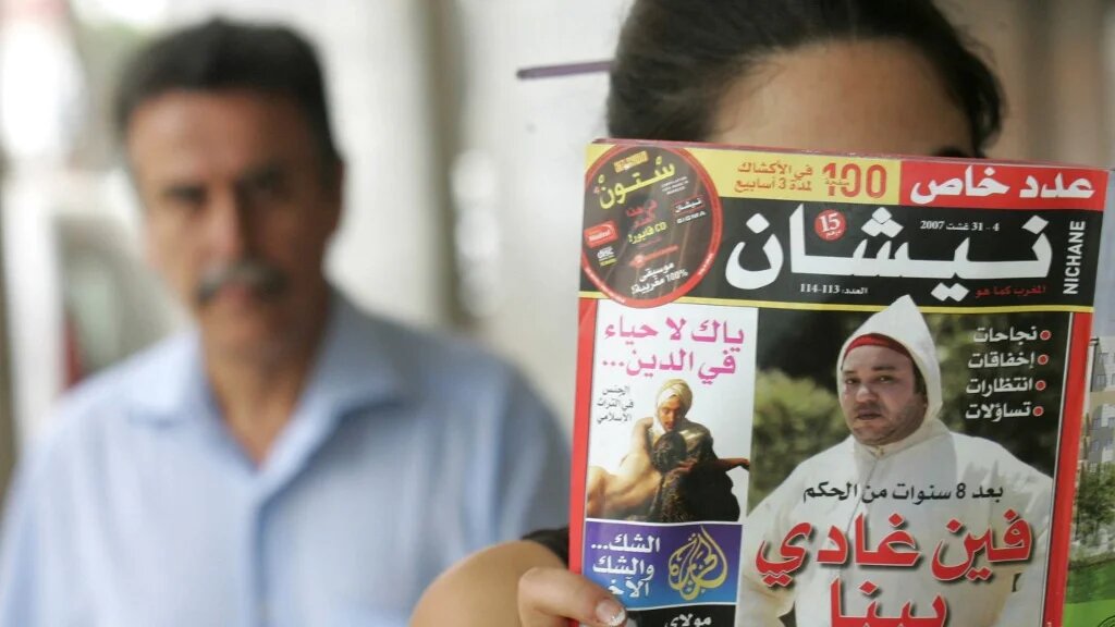 En 2005, les autorités empêchent la publication dans Tel Quel et Nichane (en photo) d’un sondage sur le bilan des dix ans de règne de Mohammed VI en saisissant les 100 000 exemplaires imprimés (AFP)