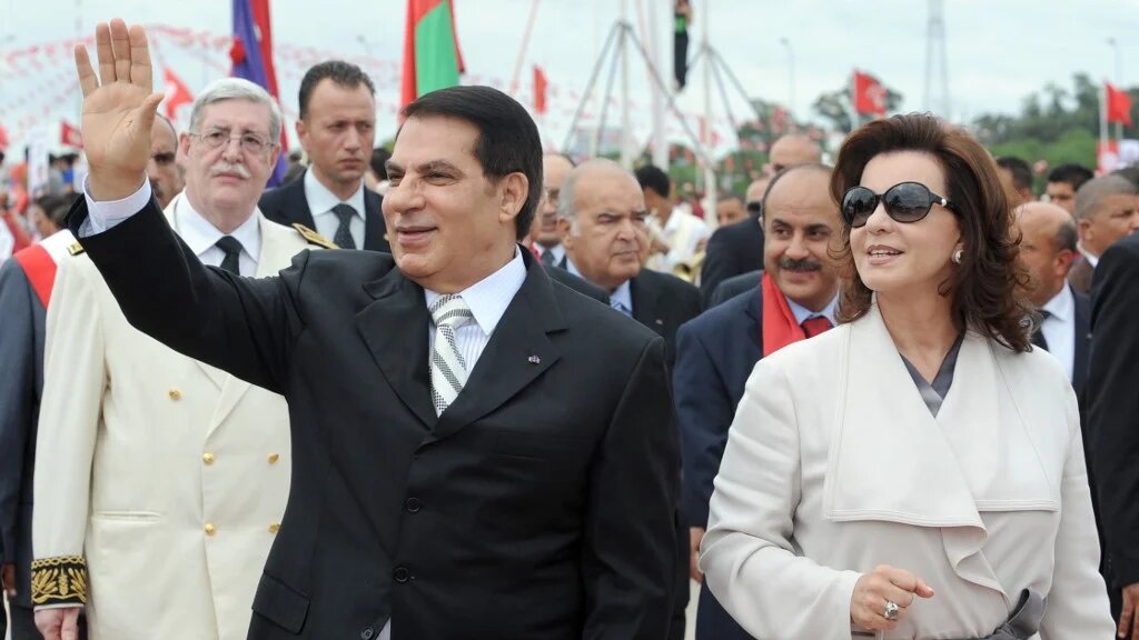 L’ancien président tunisien et son épouse, Leila Trabelsi, l’une des personnes les plus haïes du régime (AFP)