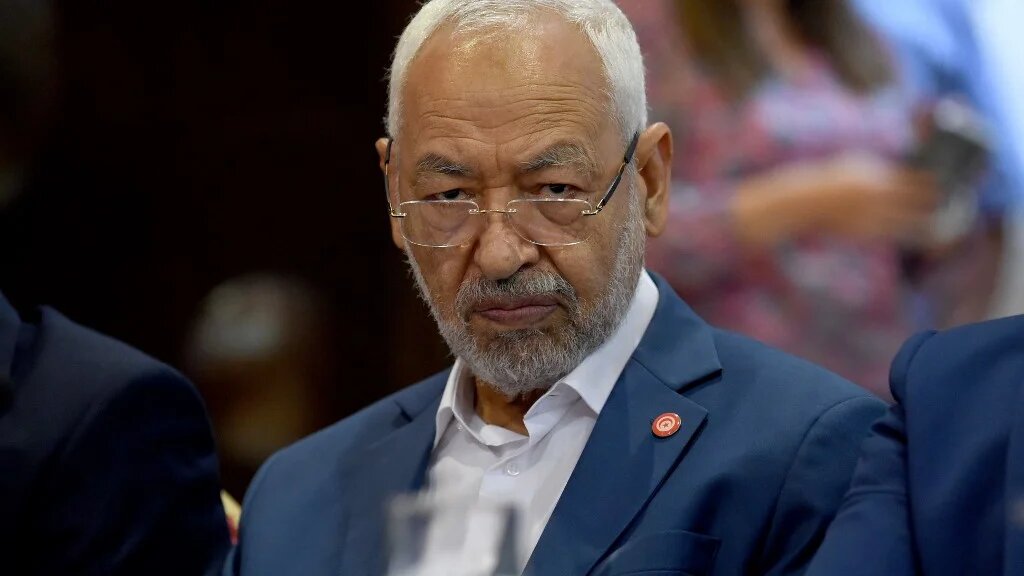 Le chef du Parlement tunisien Rached Ghannouchi a été critiqué, notamment par le président Kais Saied, pour son soutien apporté au GNA en Libye (AFP)
