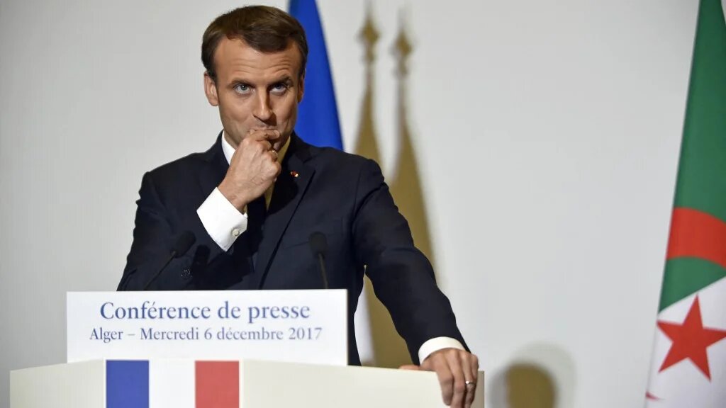 Emmanuel Macron lors de sa visite à Alger, le 6 décembre 2017 (AFP/Ryad Kramdi)