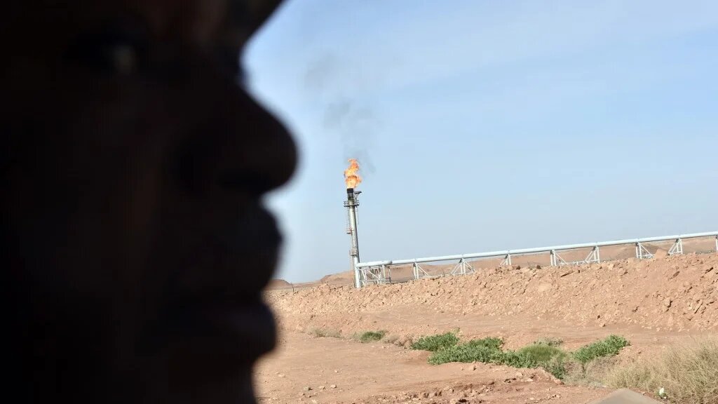 Aucun secteur de l’économie n’apparaît en mesure de remplacer même très partiellement et dans un délai aussi court les hydrocarbures, qui représentent encore aujourd’hui près de 95 % des recettes extérieures du pays (AFP/Ryad Kramdi)