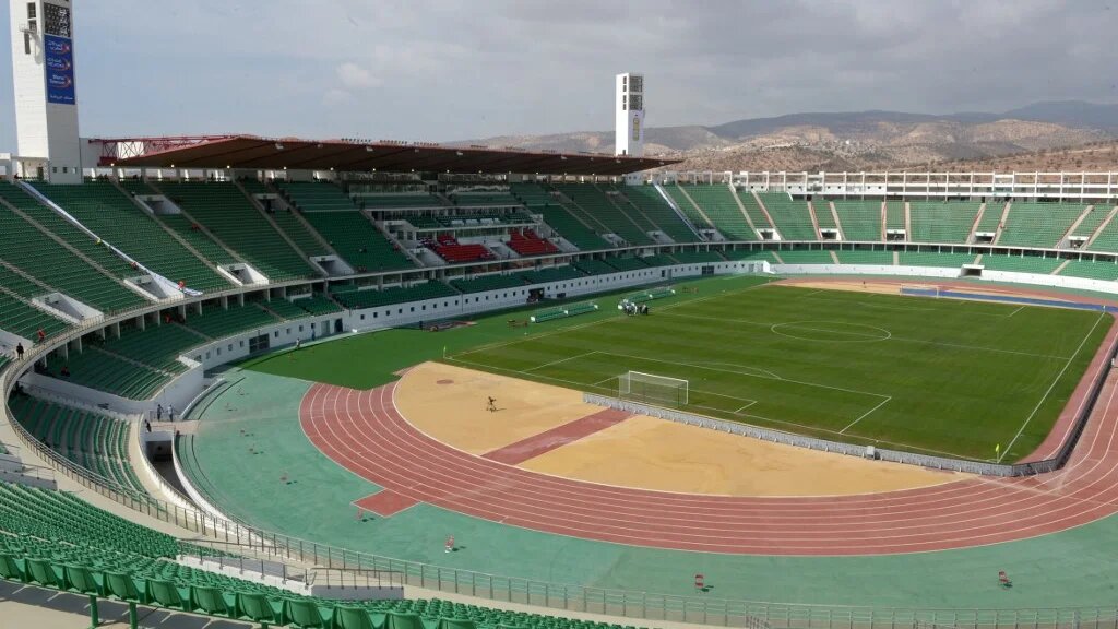 Certaines sélections africaines sont toujours obligées d’évoluer en dehors de leurs terres et ont majoritairement opté pour le Maroc (stade d’Agadir en photo), à l’image du Burkina Faso et de Djibouti (AFP/Fadel Senna)