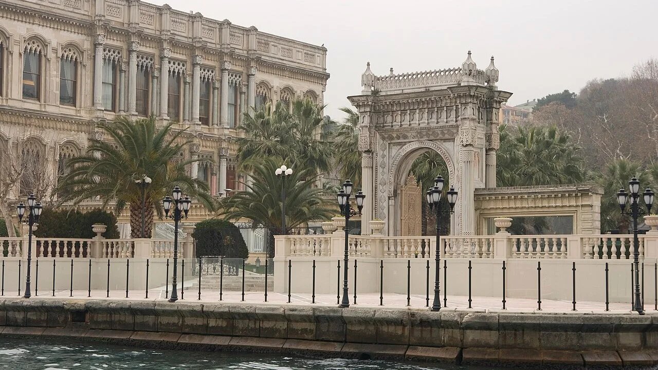 The Ciragan Palace in Istanbul pictured on 3 January 2013 (Wikimedia Commons)
