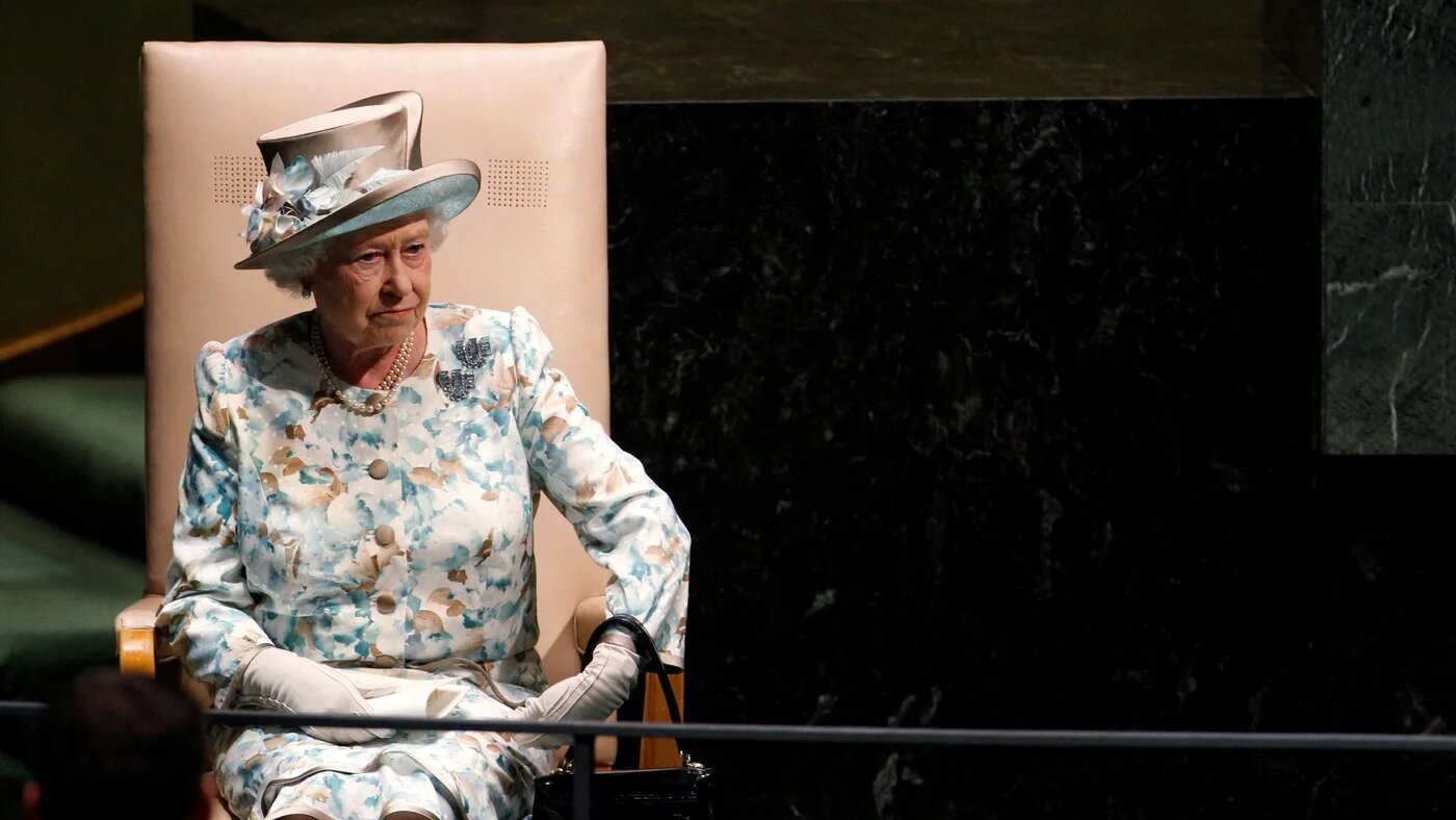 La reine Elizabeth attend de s’adresser à l’Assemblée générale des Nations Unies à New York en juillet 2010 (Reuters)