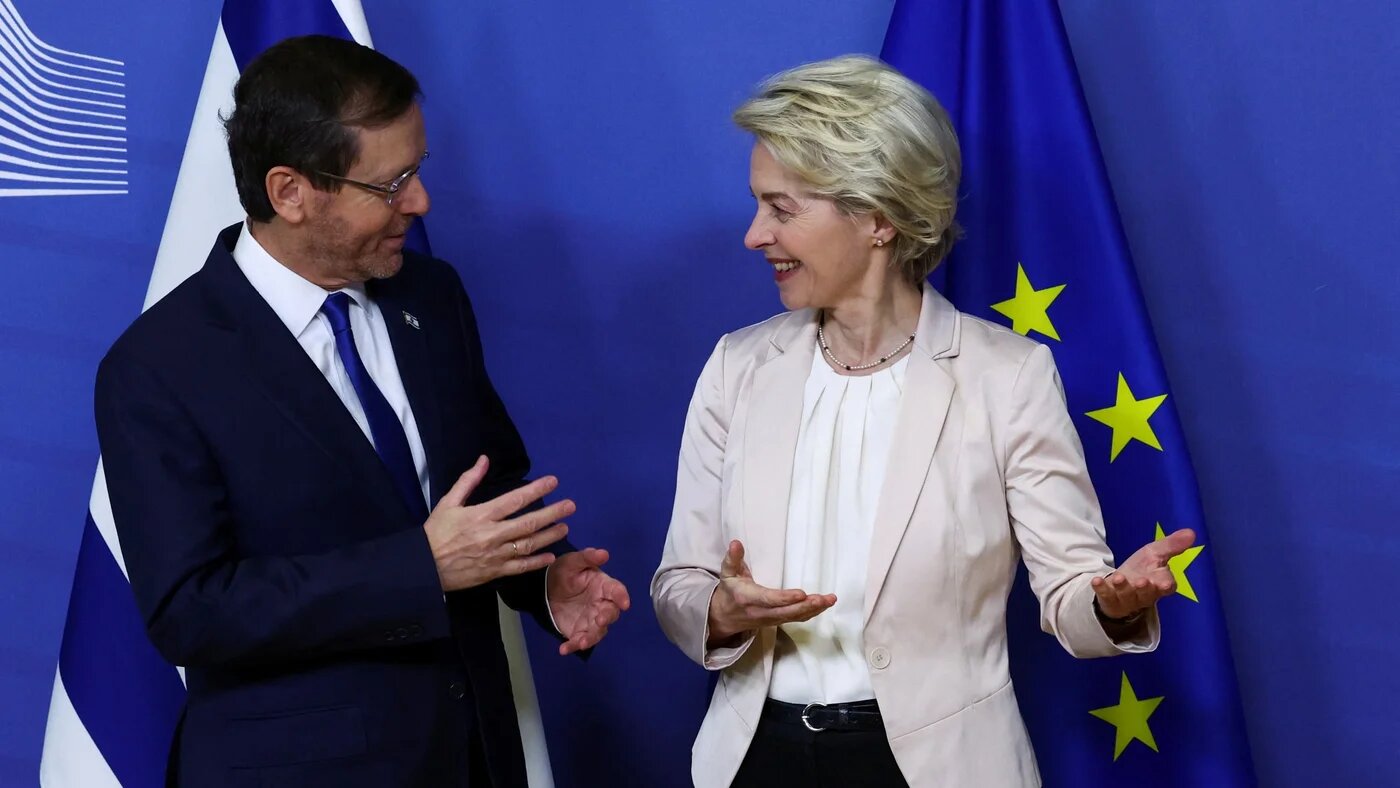 European Commission President Ursula von der Leyen welcomes Israeli President Isaac Herzog in Brussels, 25 January (Reuters)