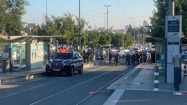 The scene in Sheikh Jarrah shortly after a Palestinian woman had been shot by an Israeli security guard, 9 July 2023 (Arab48) 