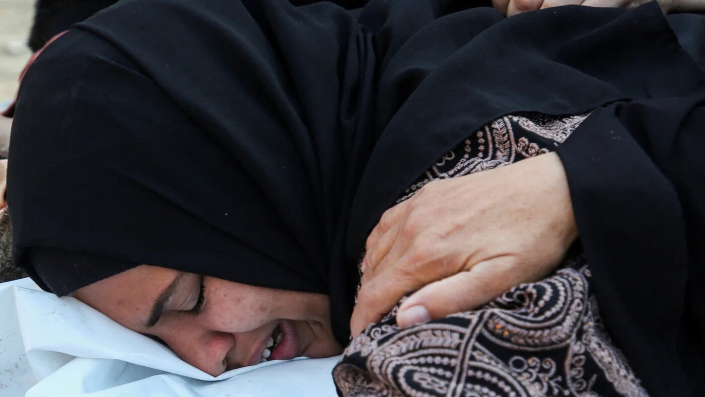 A mourner reacts during the funeral of Palestinians killed in Israeli air strikes at Nasser hospital in Khan Younis, southern Gaza Strip 23 December 2024 (Reuters/Hatem Khaled)