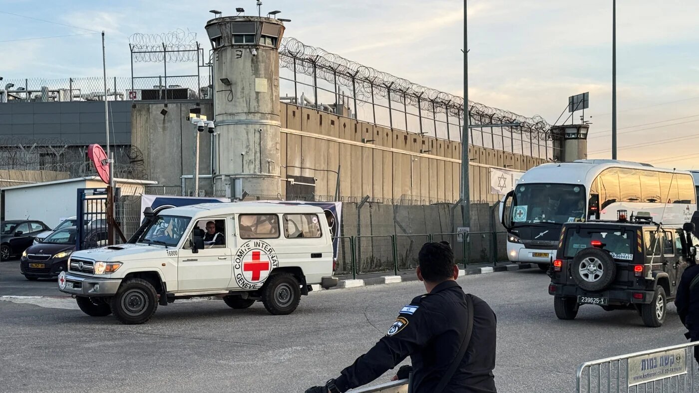 Scenes outside Ofer military prison ahead of the release of Palestinian prisoners being exchanged for captives in Gaza, near Ramallah in the Israeli-occupied West Bank, on 19 January 2025 (Reuters/Sinan Abu Mayzer)