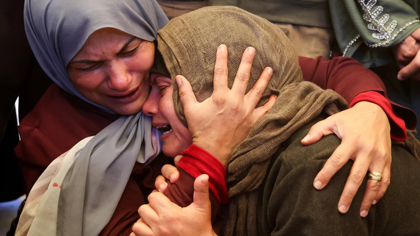 Sister and wife of Khamees Al-Qassas, killed on Tuesday in an Israeli air strike, react during his funeral at Nasser Hospital in Khan Younis in the southern Gaza Strip, 21 April 2026 (Reuters/Ramadan Abed)