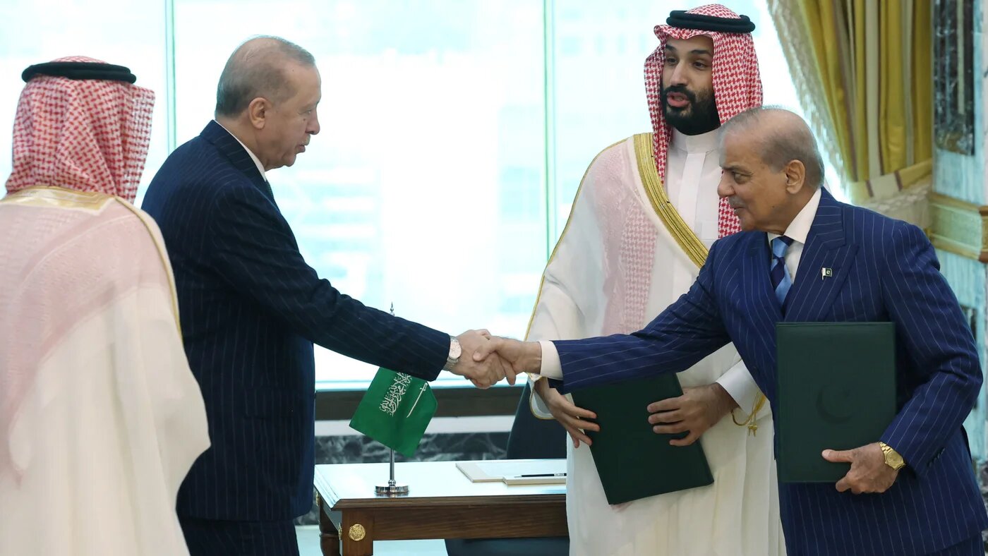 Turkish President Recep Tayyip Erdogan shakes hands with Pakistani Prime Minister Shehbaz Sharif as Saudi Crown Prince Mohammed bin Salman looks on after the signing of the Mecca Joint Defence Agreement on 7 August 2026