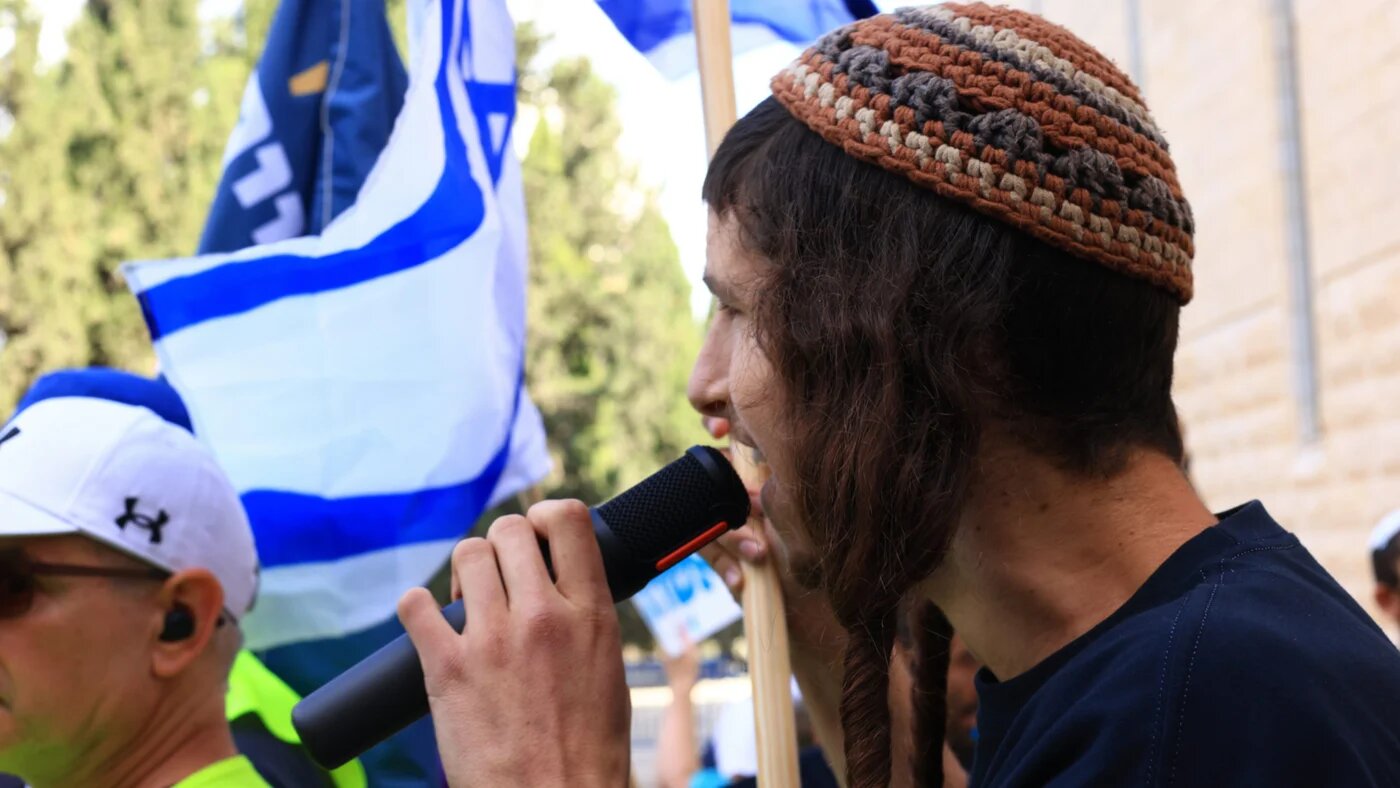 Protesters clash outside the Israeli Supreme Court against the disqualification of Arab political parties and candidates from the upcoming parliamentary elections on 1 October 2026 (Jacob Middleburgh/JNA via ZUMA Press Wire via Reuters)