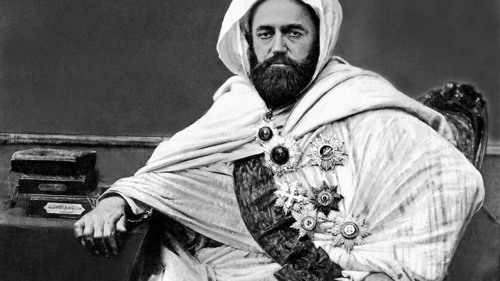 L’émir Abdelkader à Damas, en 1862. Il est décoré par plusieurs nations européennes pour avoir sauvé les Chrétiens des massacres de 1860 à Damas (AFP)