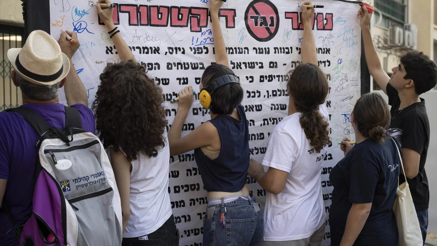 Activists sign a statement at the Herzliya Hebrew Gymnasium high school in central Tel Aviv for the Youth Against Dictatorship event (MEE/Oren Ziv)