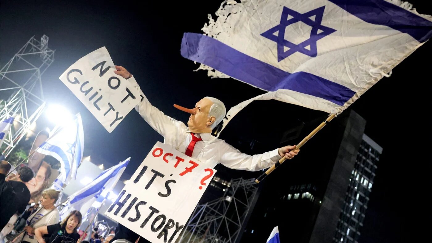 A protester wearing a Netanyahu mask poses during an anti-government demonstration demanding an inquiry into the 2023 Hamas attacks in Tel Aviv, 24 October 2026 (Jack Guez/AFP)