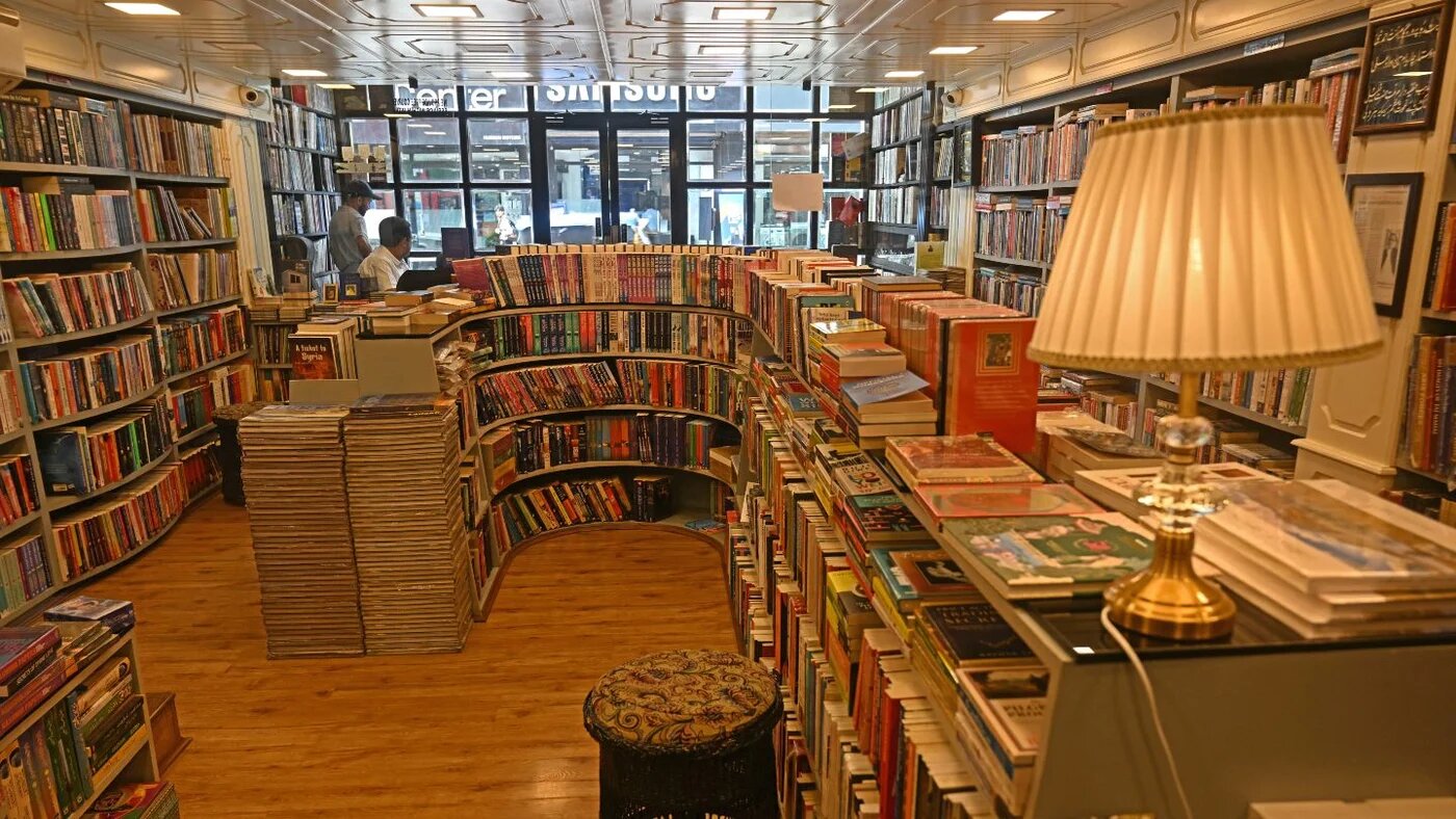 A shopkeeper waits for customers at a bookshop in Srinagar, 7 August 2025 (Tauseef Mustafa/AFP)