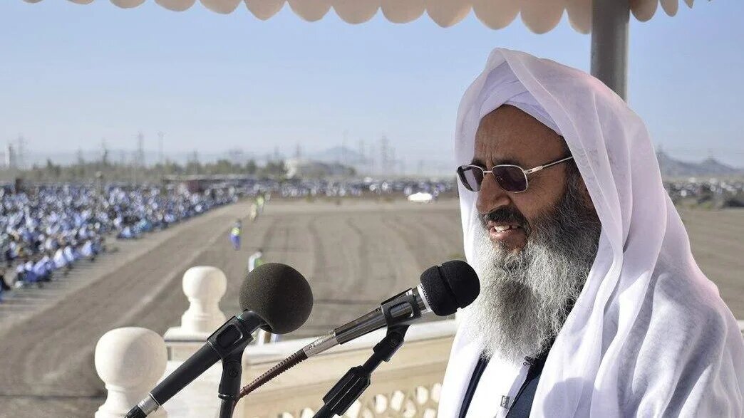 Molavi Abdolhamid addressing followers at the 2020 Eid al-Adha celebrations in Zahedan, Iran (Facebook)