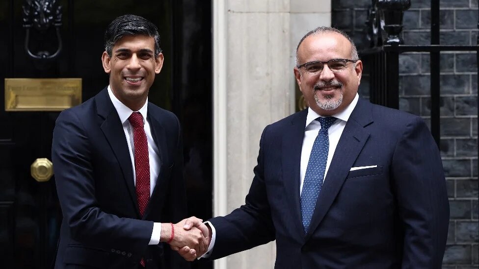 British Prime Minister Rishi Sunak greets Bahrain's Prime Minister Prince Salman Bin Hamad Al Khalifa on the steps of 10 Downing Street on 3 July 2023 (AFP)