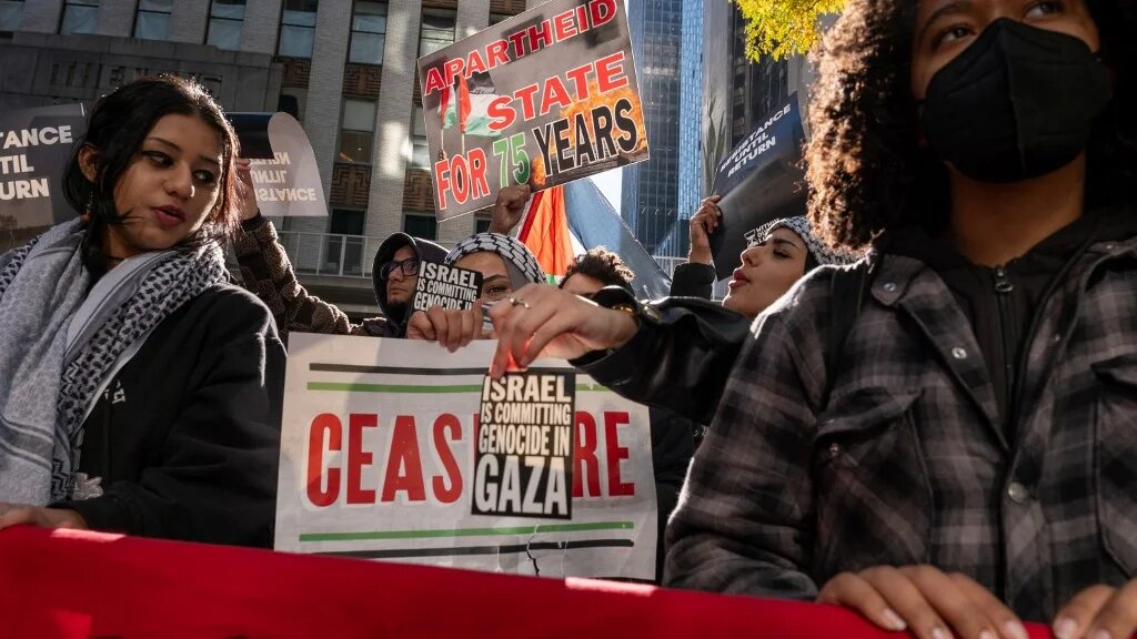 City University of New York (Cuny) students call for a ceasefire in Gaza in front of the chancellor's office in Manhattan, 2 November 2023 (Spencer Platt/AFP)