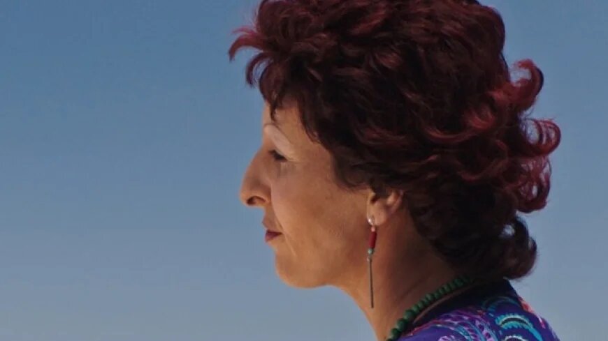 Meryem Zaïmi incarne Fatema Mernissi dans Fatema, la sultane inoubliable de Mohammed Abderrahman Tazi (Arts et Techniques Audiovisuels)