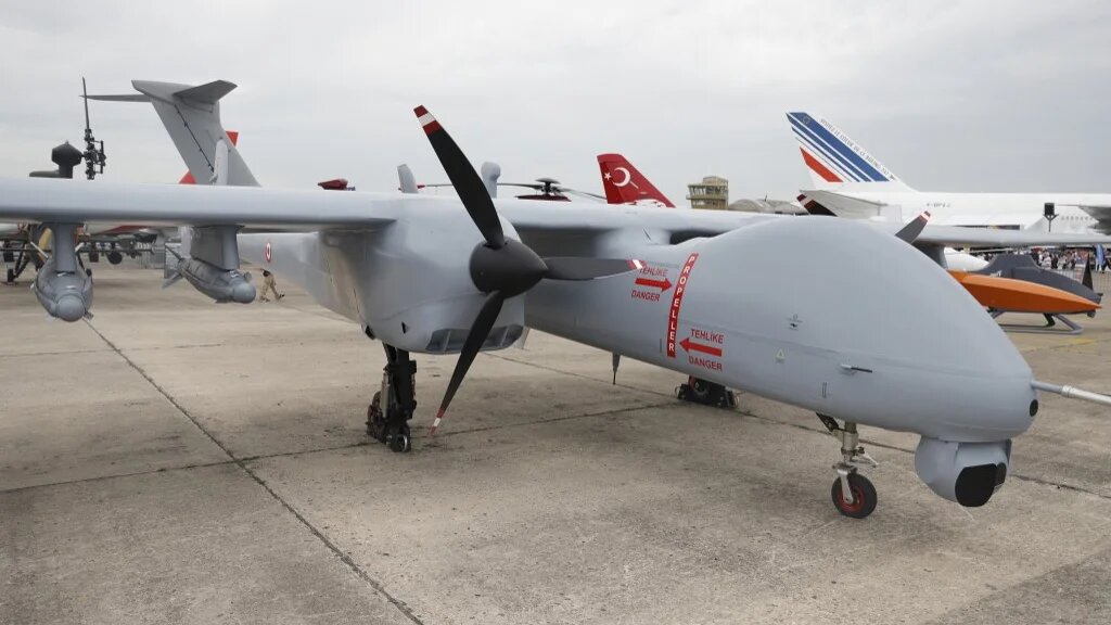 A T Aksungur, an unmanned aerial vehicle (UAV) developed by Turkish Aerospace industries (TAI), is displayed during the International Paris Air Show at the Paris–Le Bourget Airport, on June 20, 2023. (Geoffroy Van der Hasselt / AFP)