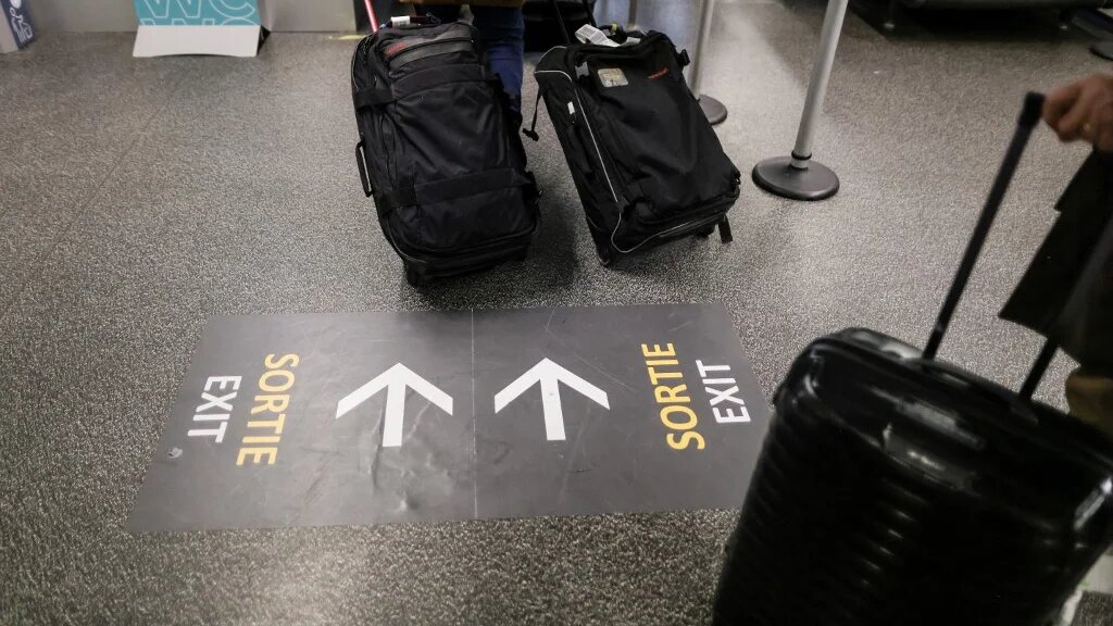 "Dozens" of illegal Algerian migrants deported from France "make simple round trips by plane" without being able to disembark in Algeria (Thibaud Moritz/AFP)