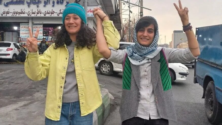 A photo showing Niloofar Hamedi and Elaheh Mohammadi shortly after their release from prison which later prompted new charges over inappropriate hijab (X)