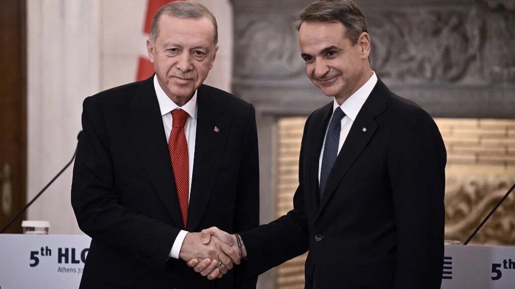 Turkish President Recep Tayyip Erdogan (L) shakes hands with Greek Prime Minister Kyriakos Mitsotakis after their meeting during an official visit to Greece, in Athens, on December 7, 2023. (AFP)