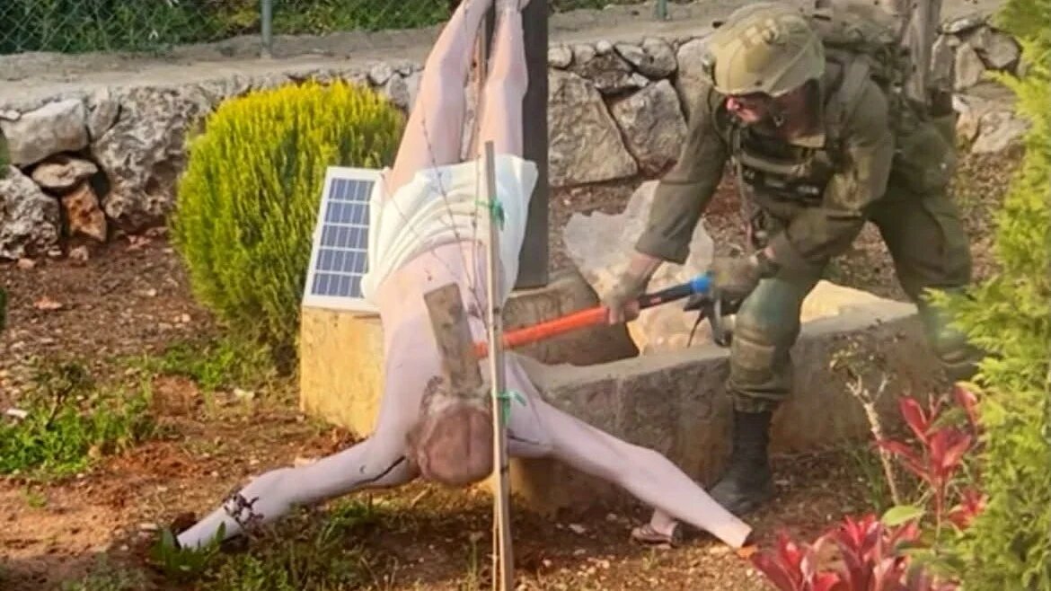 Footage of an Israeli soldier smashing a statue of Jesus was widely condemned (Screenshot/X)