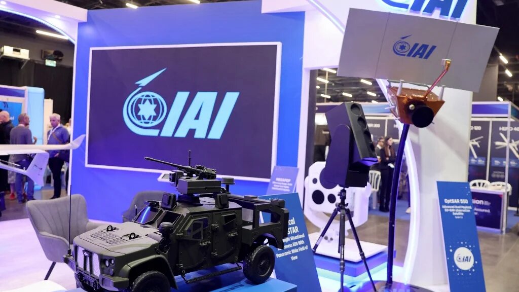 The replica of a tactical 3D Capture air defence system by Israeli company IAI (Israel Aerospace Industries) is displayed during the Defense Tech Expo exhibition in Tel Aviv on February 17, 2026. (JACK GUEZ / AFP)