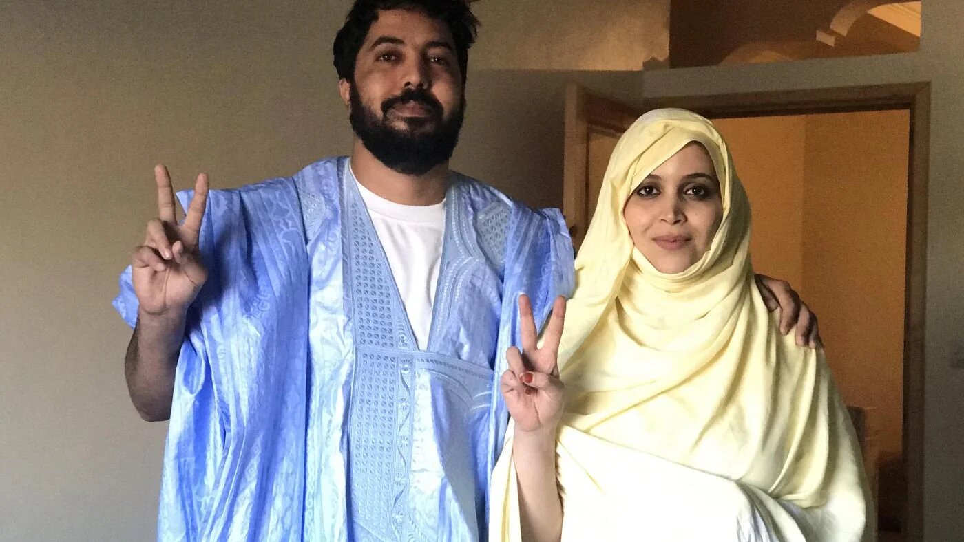 Les journalistes sahraouis Ahmed Ettanji et Nazha al-Khalidi (MEE/Mamina Hachimi)