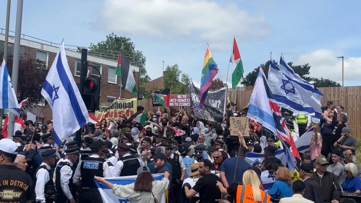 Demonstrators and counter-demonstrators face off outside the Great Israeli Real Estate Event on Sunday (Maya Saad/MEE)