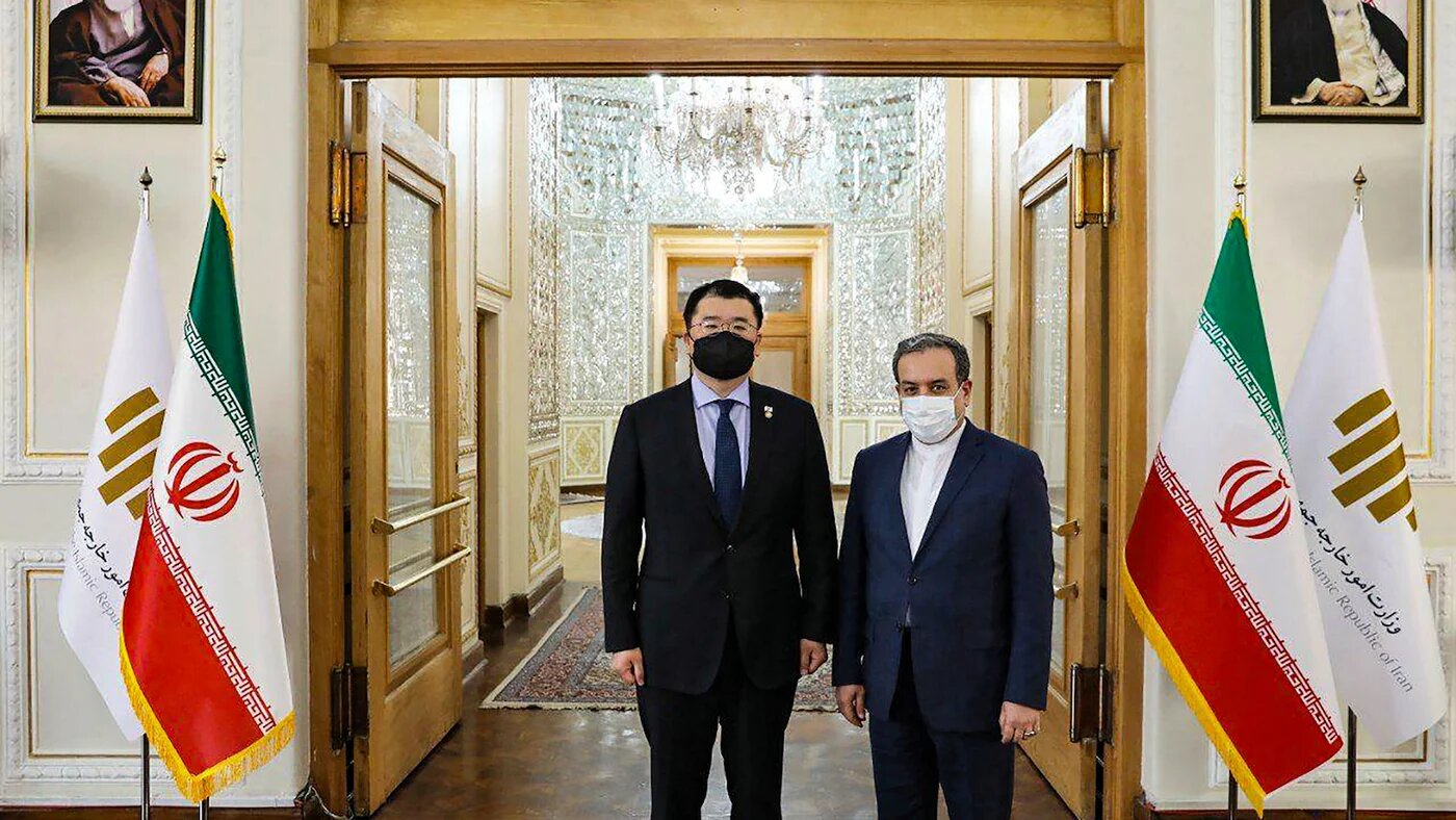 Iranian and South Korean officials meet over seized tanker