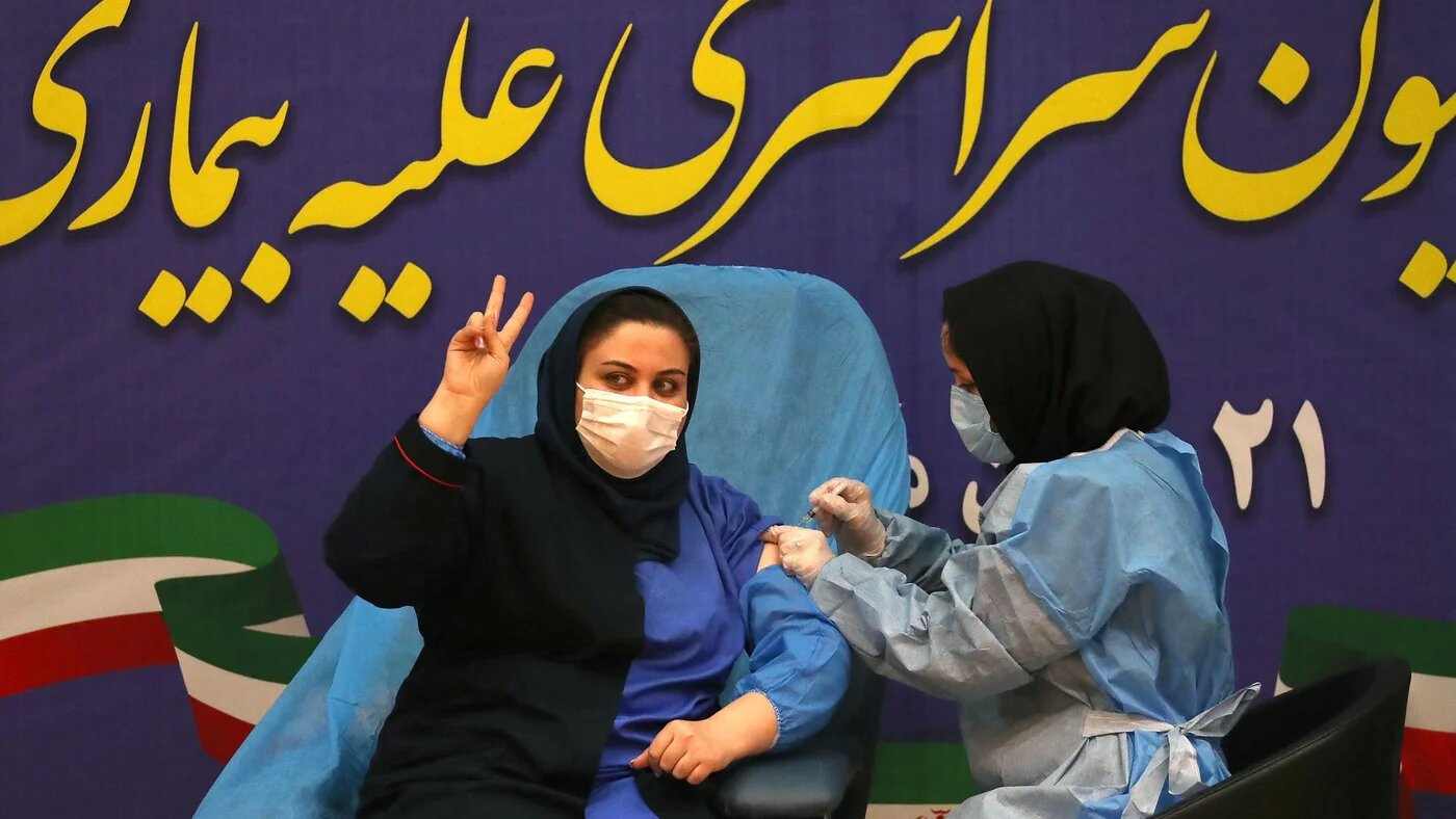 Iranian health worker receives the Covid-19 vaccine 