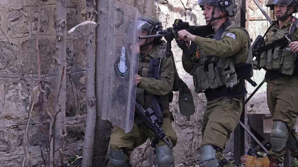 Israeli security forces fire rubber-bullets at Palestinian protesters in the West Bank city of Hebron on 1 March 2022. (Afp)