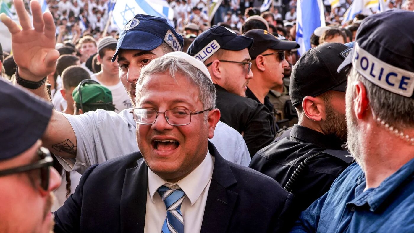 Israeli police surround far-right National Security Minister Itamar Ben-Gvir outside Damascus Gate in Jerusalem during a Jerusalem Day flag march, 26 May 2025 (Menahem Kahana/AFP)