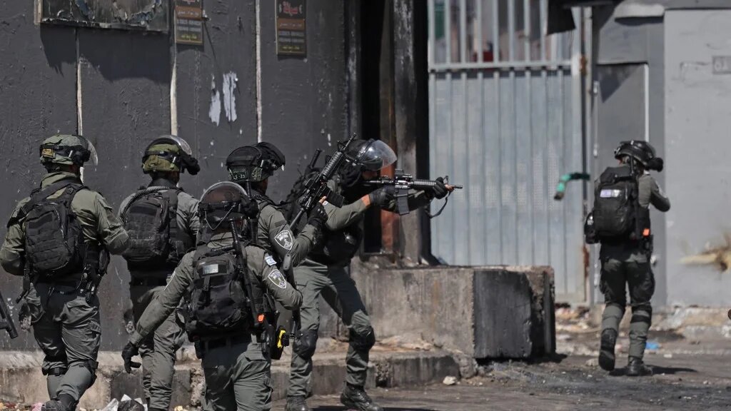 Israeli security forces raid the Palestinian Shuafat refugee camp in Israeli-annexed East Jerusalem, 10 October 2022 (AFP)