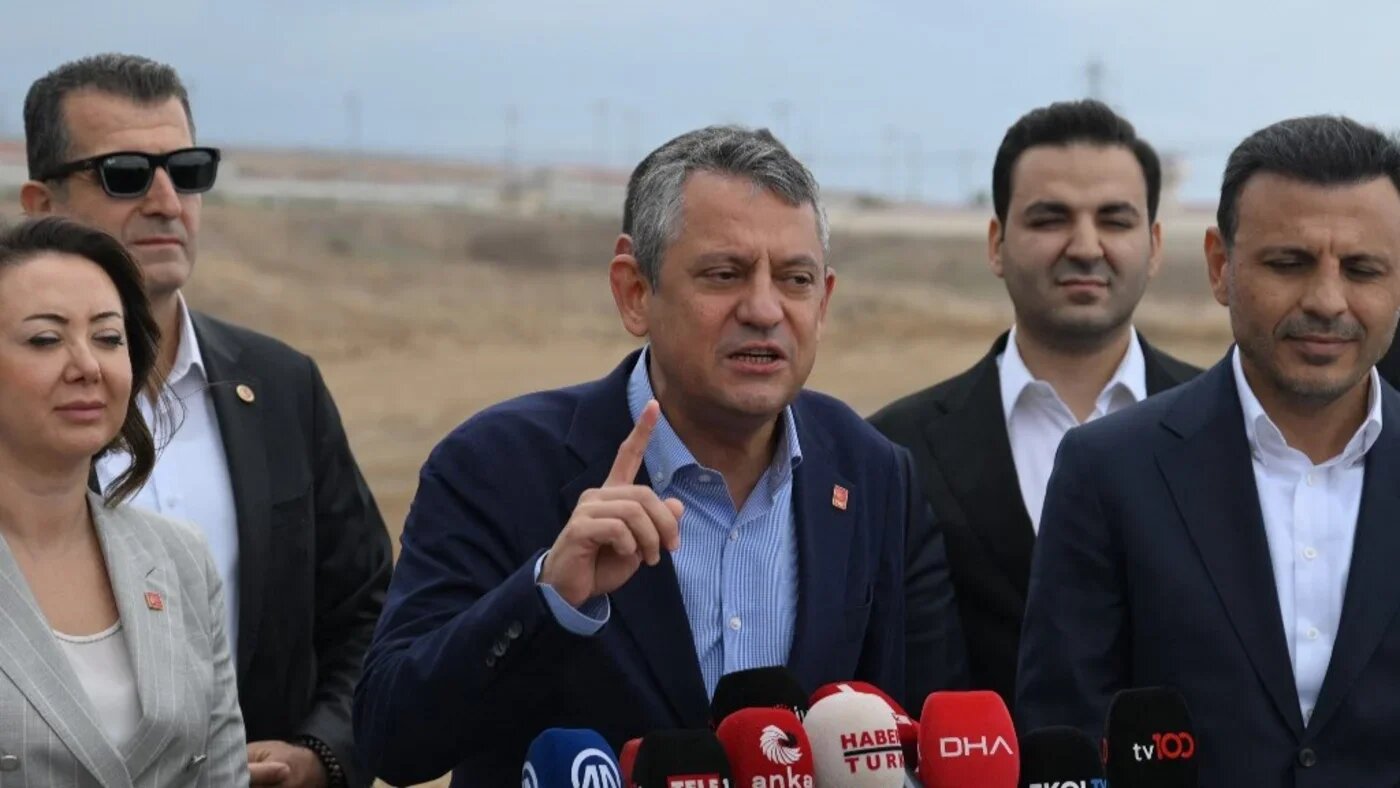Ozgur Ozel, leader of Turkey's main opposition party, CHP, gives a press conference near Marmara Prison, where the mayor of Istanbul is jailed, on 26 September 2025 (Ozan Kose / AFP)