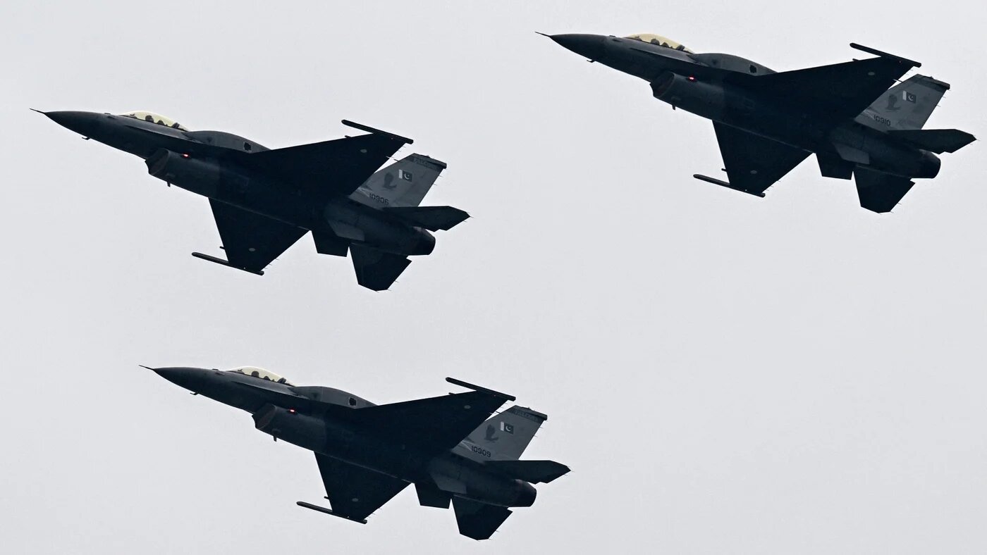 Pakistan Air Force JF-17 fighter jets perform at a rehearsal ahead of Pakistan's national day parade in Islamabad on 21 March 2024 (Aamir Qureshi/AFP)