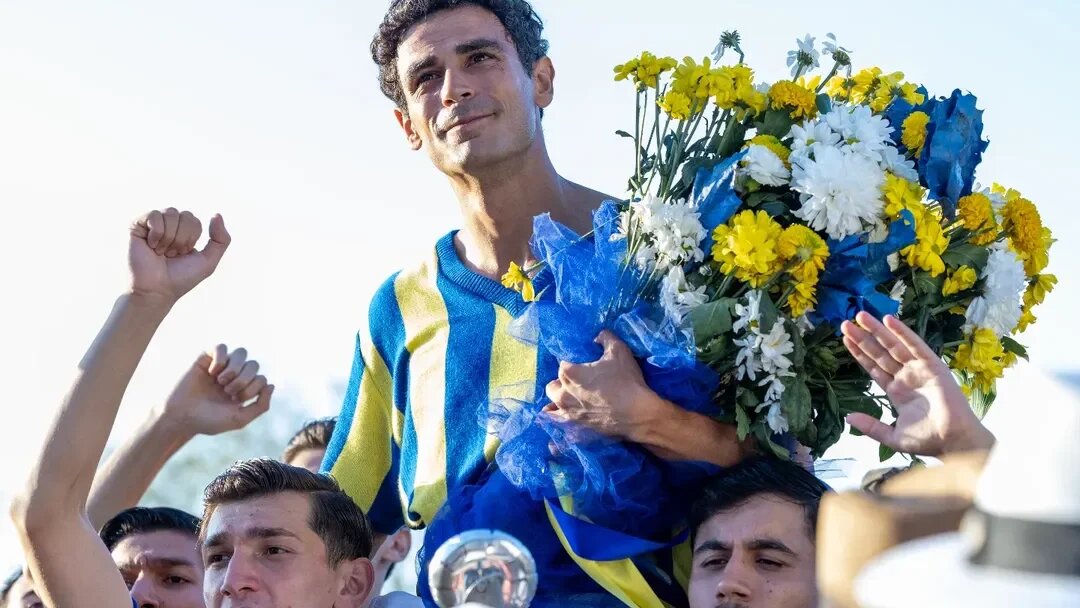 Lefter, played by Erdem Kaynarca, has a bittersweet story that sheds light on Turkey's recent history with its embattled minorities. (Huseyin Bilgi / Neftlix) 