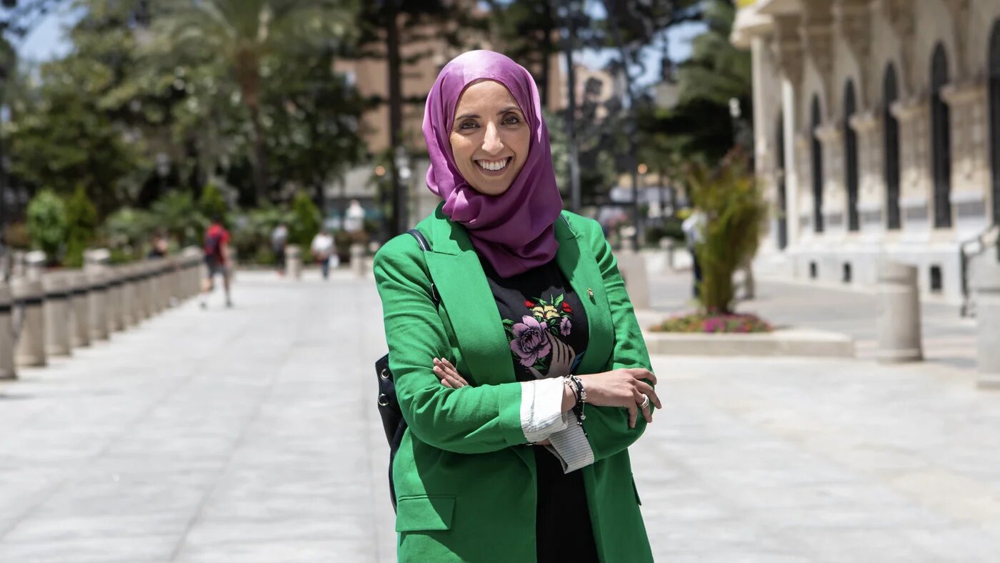 Fatima Hamed Hossain on Ceuta's main street (Marta Maroto)