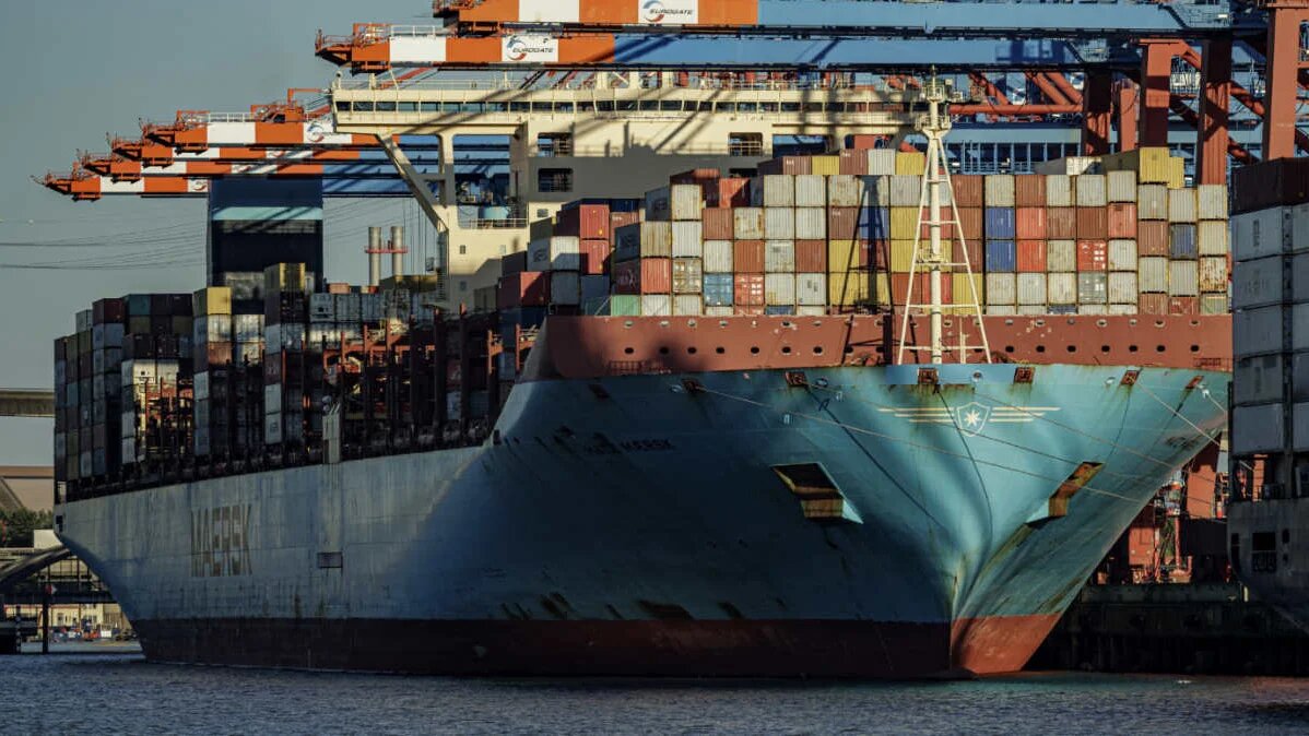 The container ship "Maersk Bratan" is discharged at the terminals of HHLA (Hamburg Port Logistics Inc) in Hamburg on 22 June 2022.