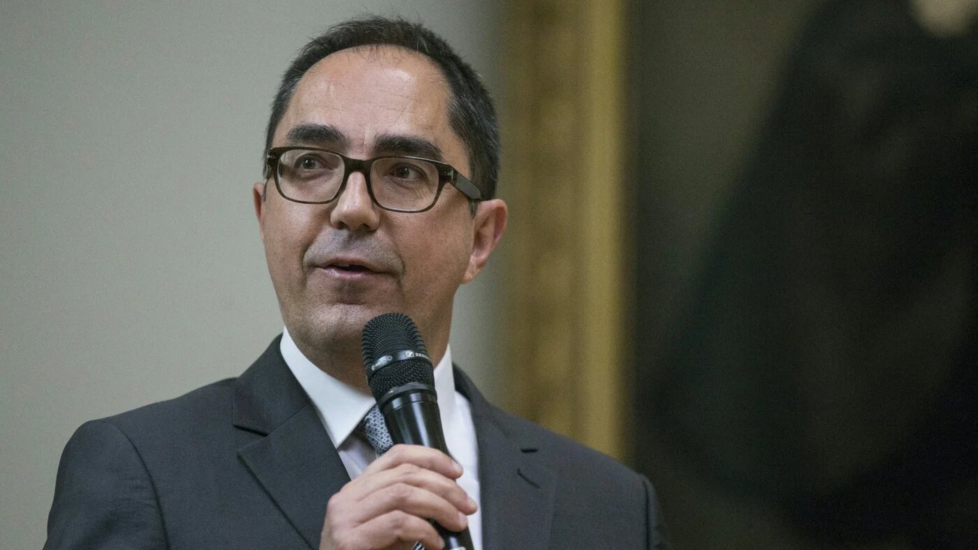 This file photo taken on March 10, 2016 shows President-Director of the Louvre Jean-Luc Martinez delivering a speech in front of the two Rembrandt's paintings during a visit at the Louvre Museum by Netherlands' royal couple, in Paris (AFP)