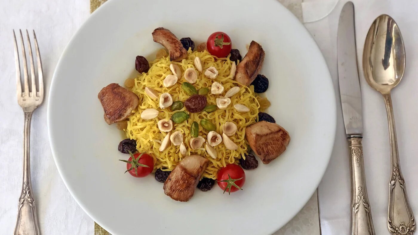 La rechta najra, littéralement « nouille sciure », est confectionnée uniquement à la main de façon artisanale par des artisanes spécialisées, sur le principe des pâtes fraîches (MEE/Foued Frini) 