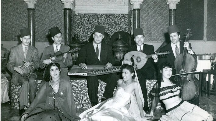 « Le public des cabarets, majoritairement français et huppé, était à la recherche d’un décor de carte postale orientaliste » - Naïma Yahi (Facebook)