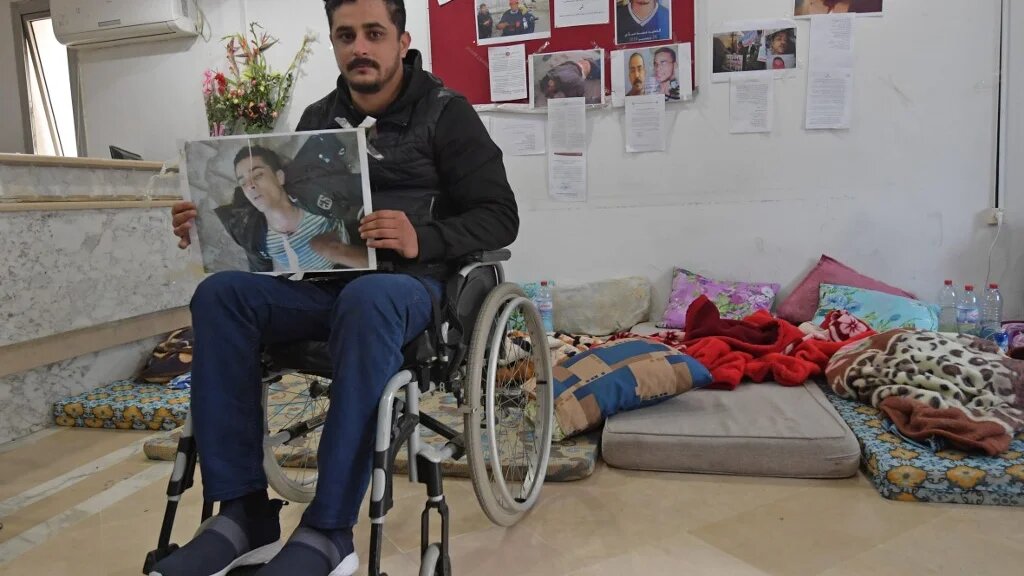 Les attentats sanglants qui se sont produits en Tunisie depuis la chute de Ben Ali, touchant principalement des membres des forces de l’ordre, ont éclipsé les revendications des victimes de la répression de 2010-2011 (AFP)