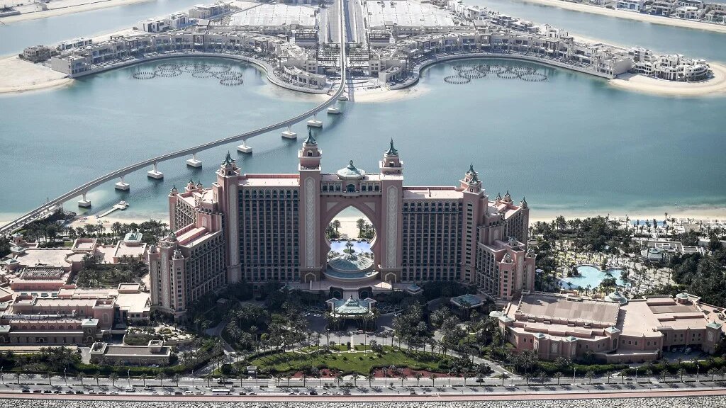 Un hôtel dubaïote situé sur l’un des archipels artificiels en forme de palmier construits dans le cadre du projet Palm Islands sera entièrement réservé aux supporteurs (AFP/photo d’archives)