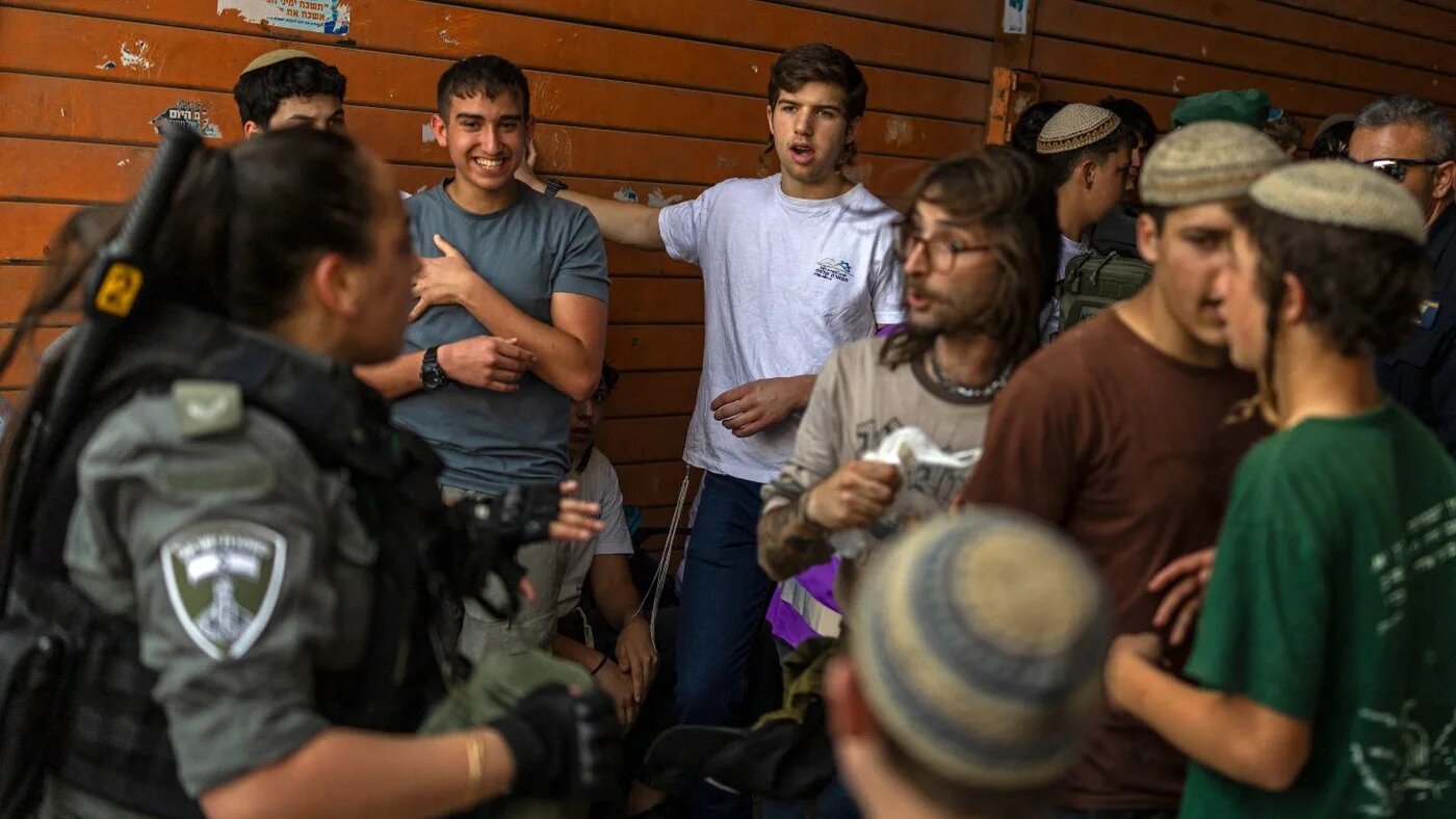 Police stand between Israeli settlers and left-wing activists during scuffles in Jerusalem’s Old City during the Jerusalem Day march, 14 May 2026 (Ilia Yefimovich/AFP)